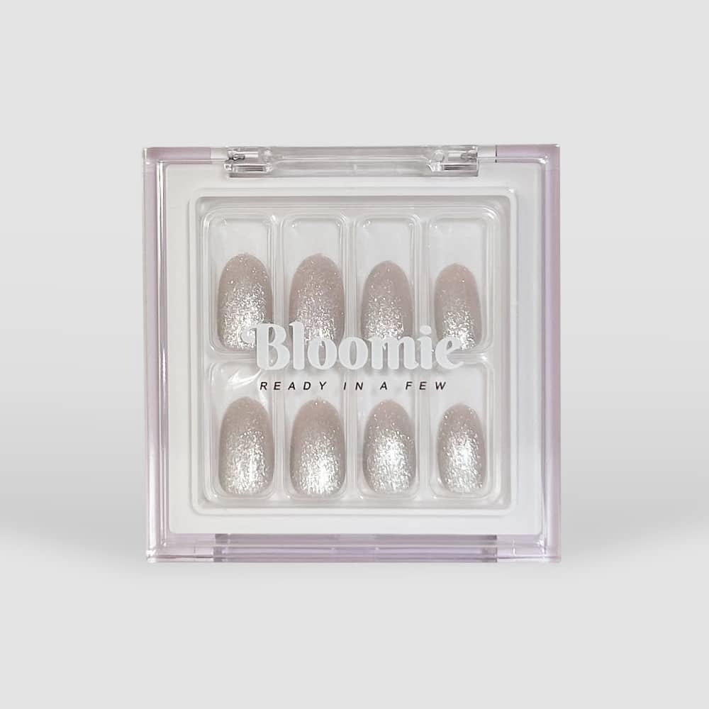 short length silver sparkly glittery nails with a round shape