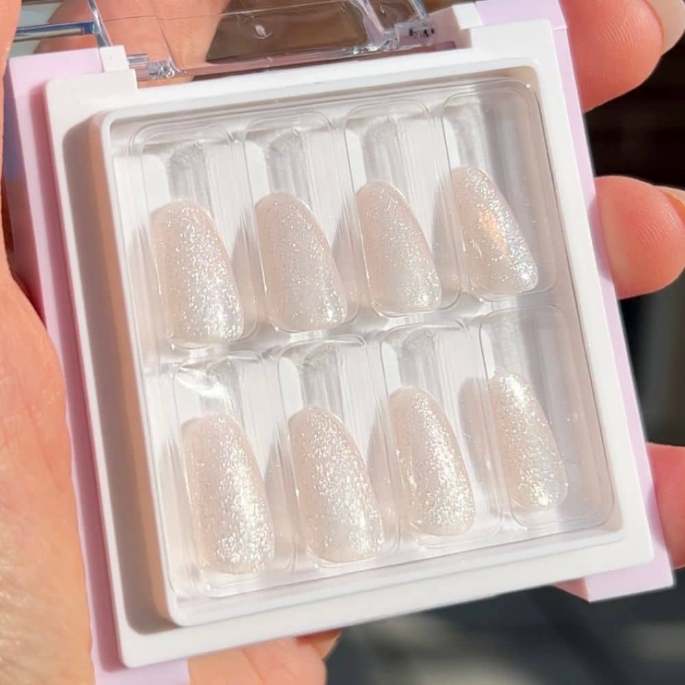 round white nails with glitter finish in short length