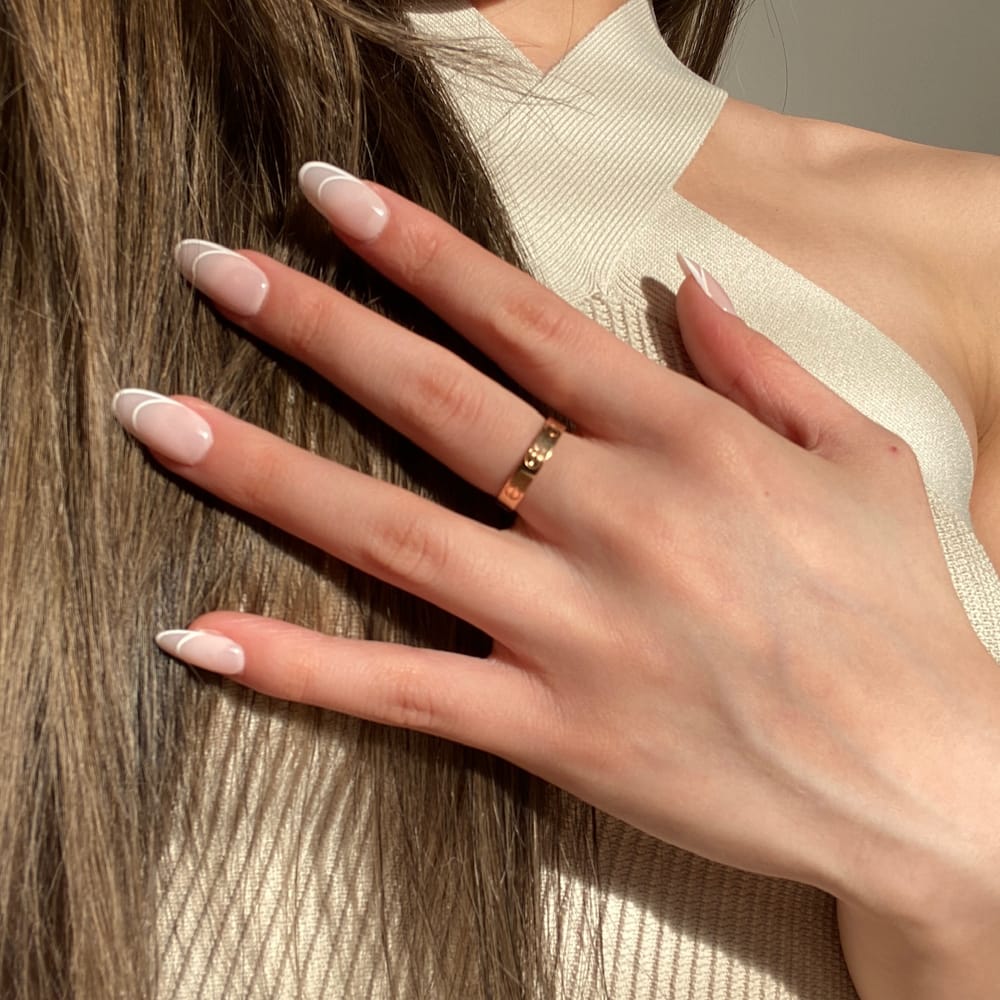 close-up-girl-hand-wearing-double-french-press-on-nails-during-golden-hour